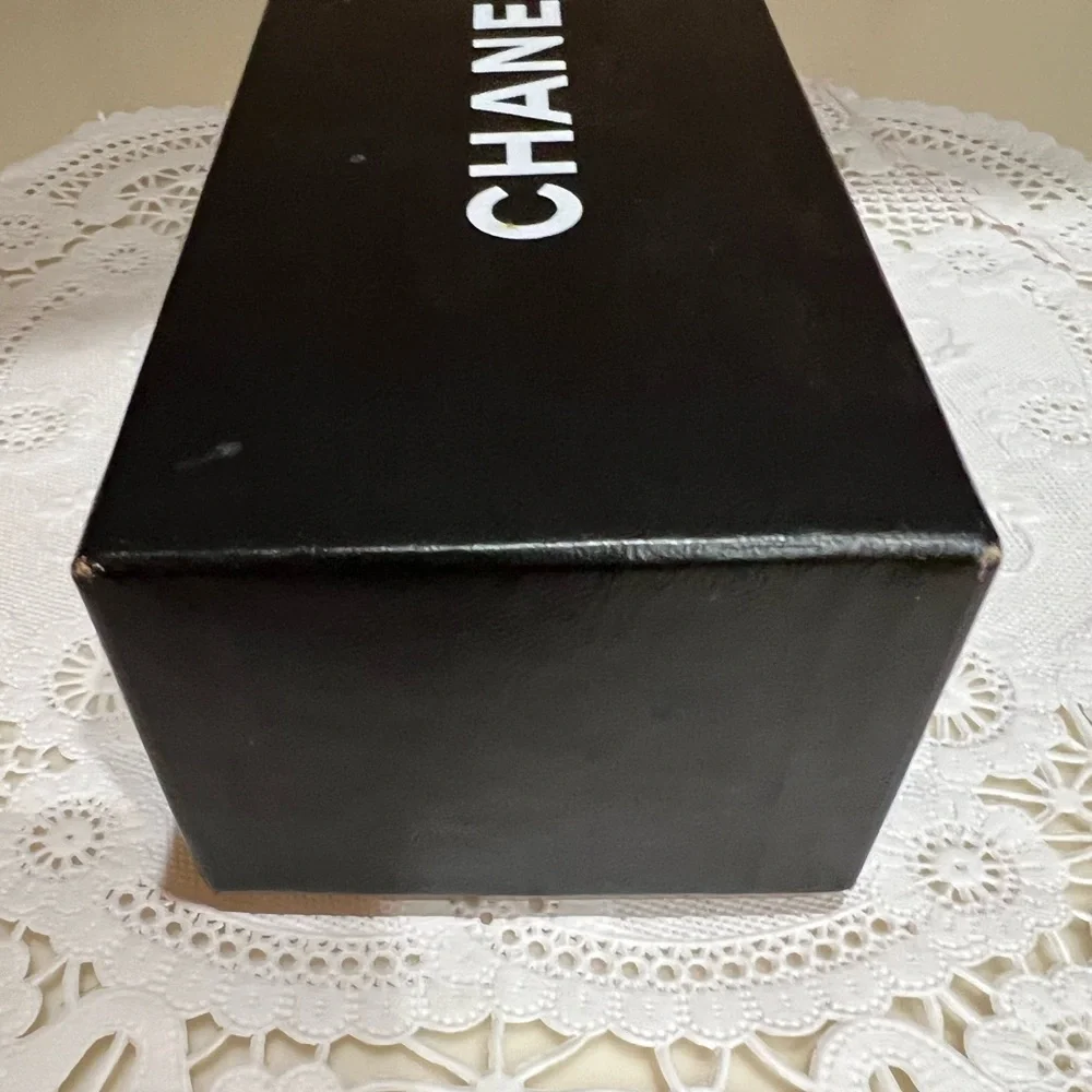 CHANEL authentic sunglass